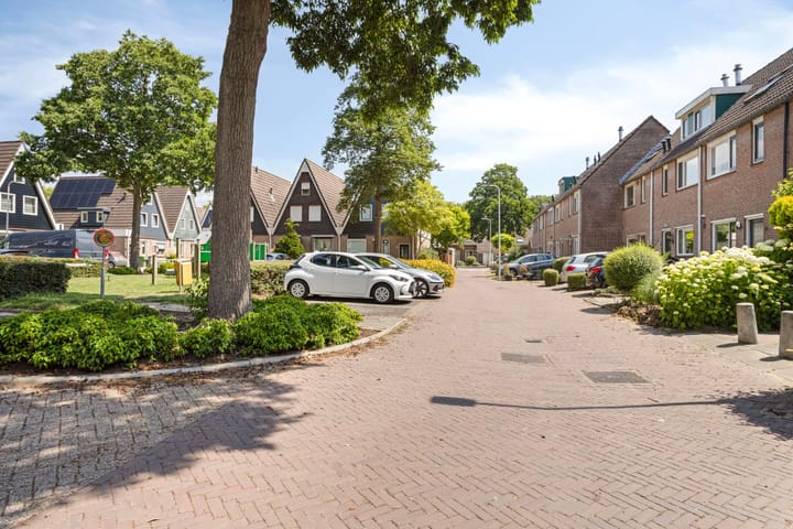 Foto 32 van Leliestraat 10