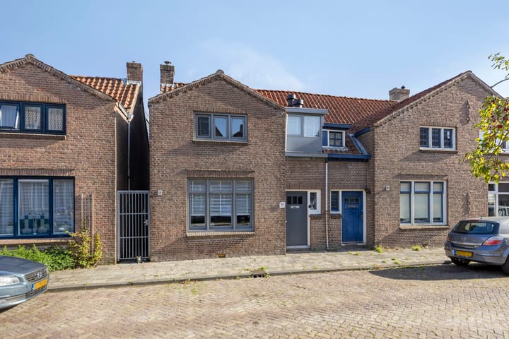 Photo 1 of Albertine Agnesstraat 19