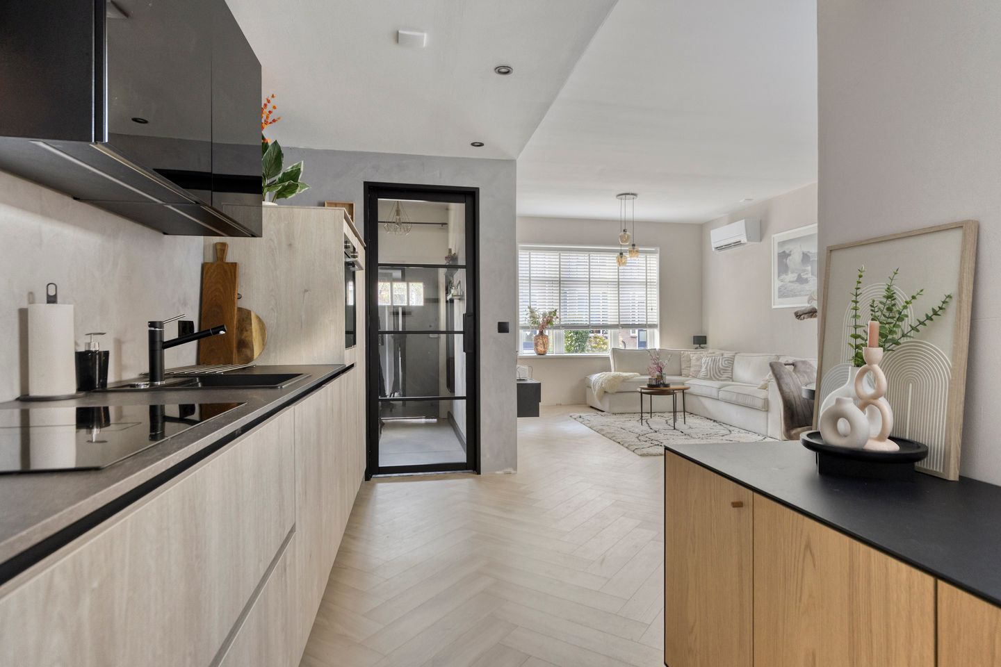 Foto 5 van Albertine Agnesstraat 19