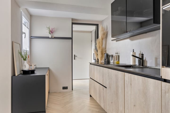 Photo 13 of Albertine Agnesstraat 19