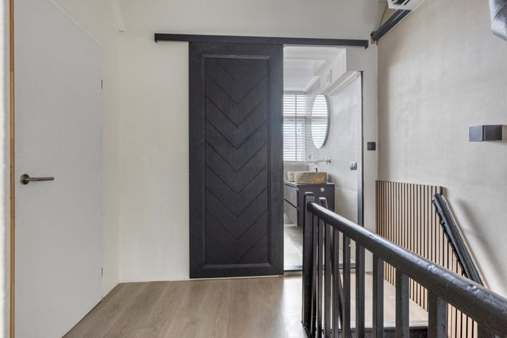 Photo 17 of Albertine Agnesstraat 19