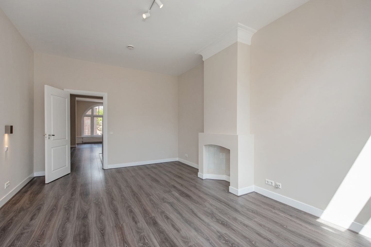 Photo 10 of Valkenboslaan 33-A