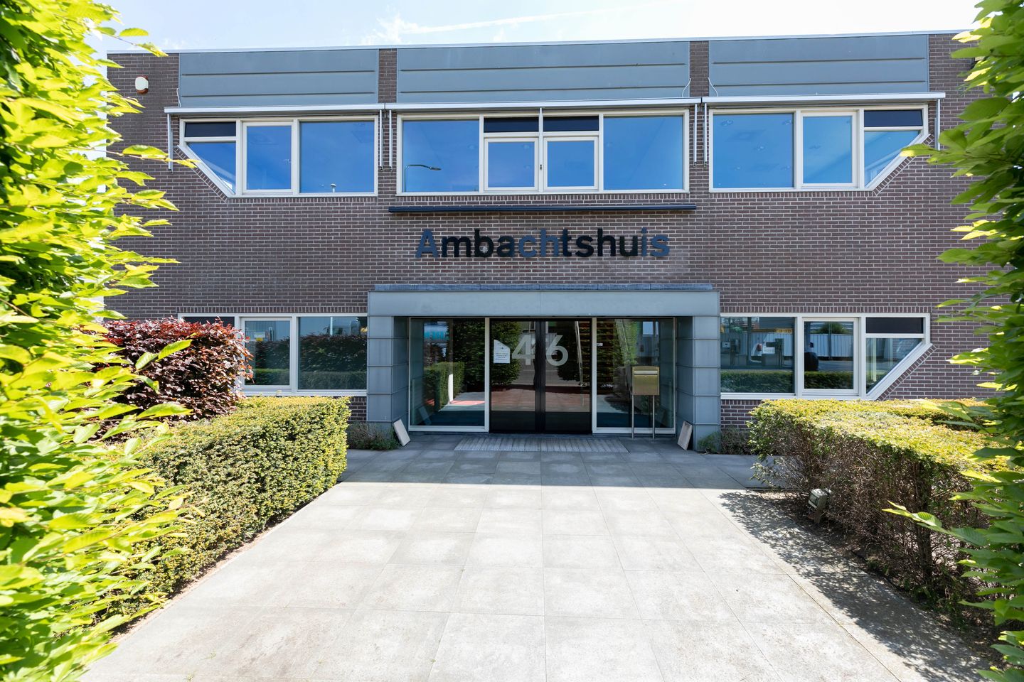 View photo 2 of Ambachtsweg 46