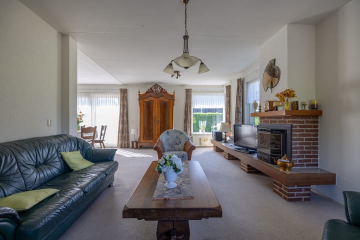 Photo 29 of Lutjegasterweg 26