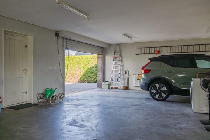 Photo 39 of Lutjegasterweg 26