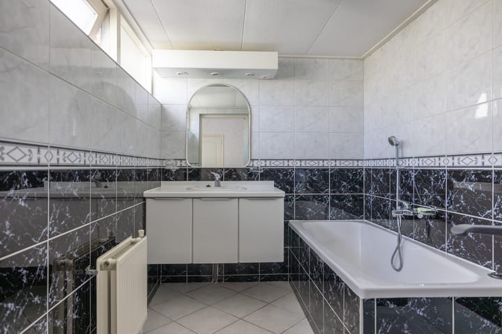 Photo 43 of Lutjegasterweg 26