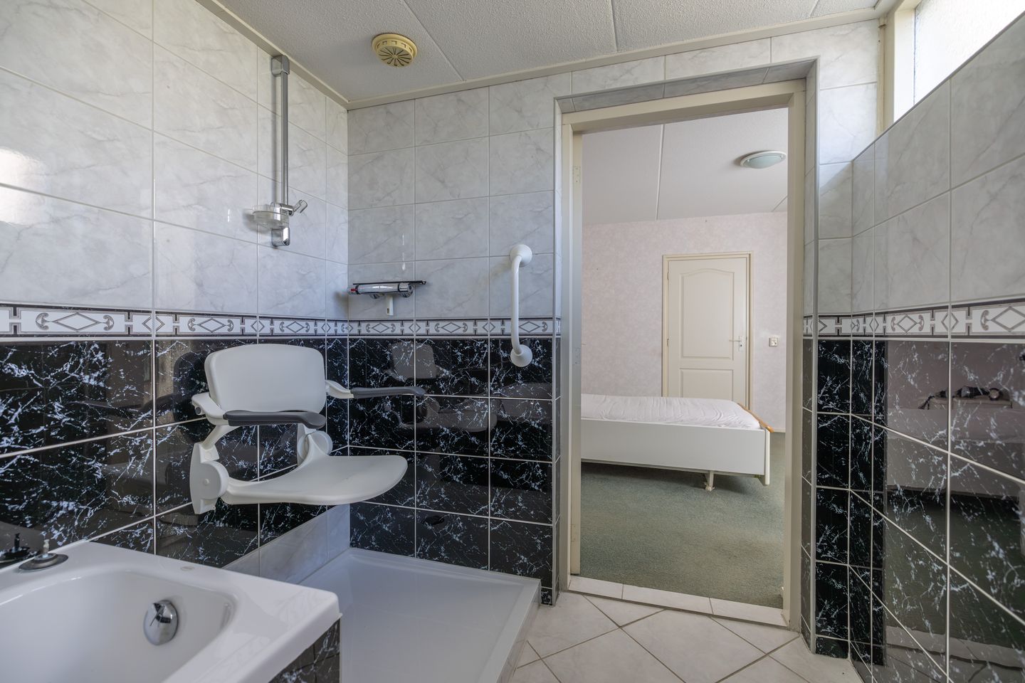 Foto 44 van Lutjegasterweg 26