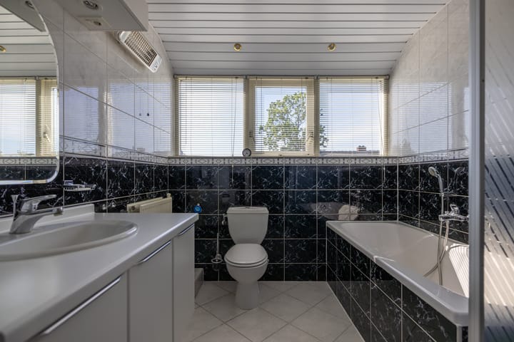 Photo 56 of Lutjegasterweg 26