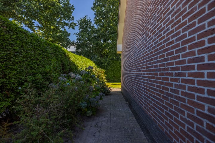 Photo 67 of Lutjegasterweg 26