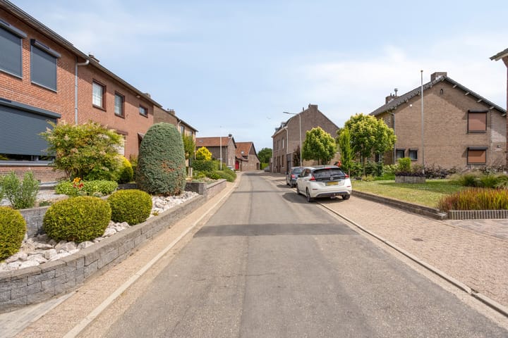 Photo 37 of Bovenstraat 4