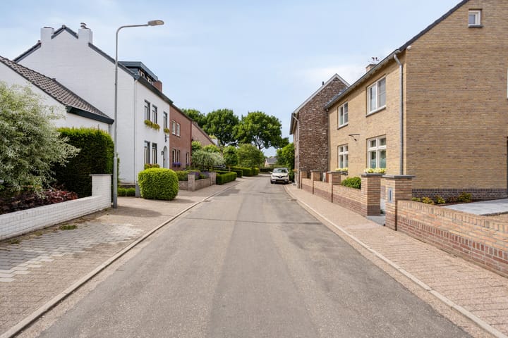 Photo 38 of Bovenstraat 4