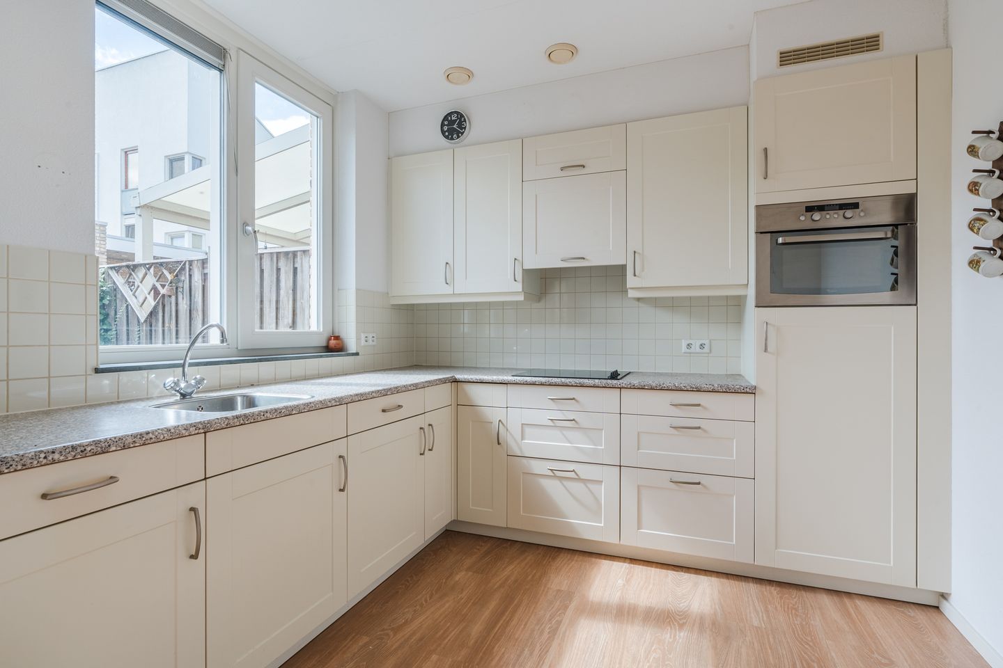 Photo 4 of Wethouder van den Eijndenstraat 36