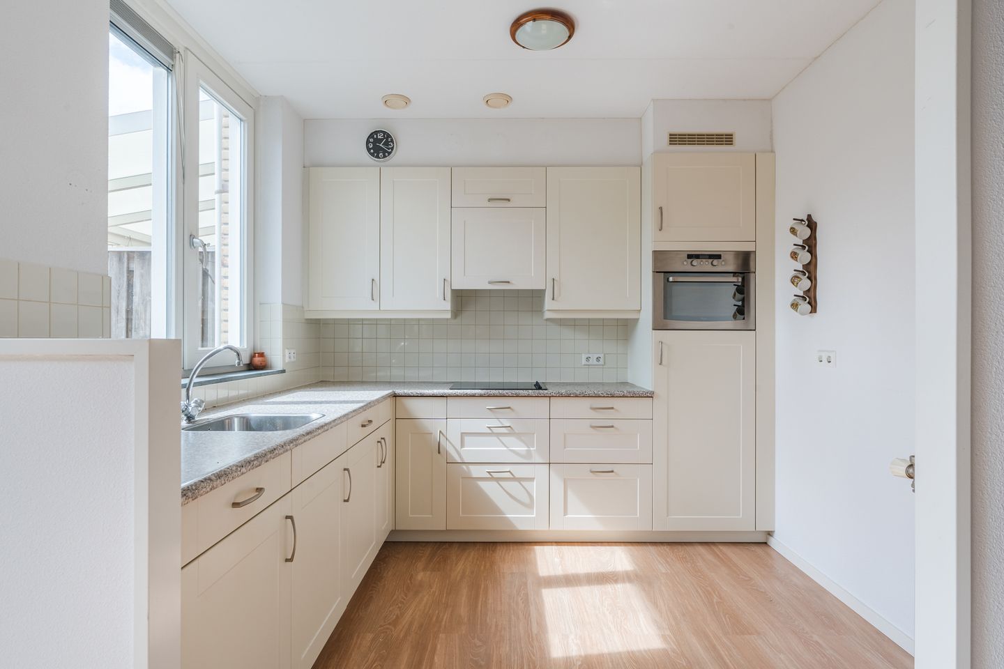 Photo 14 of Wethouder van den Eijndenstraat 36