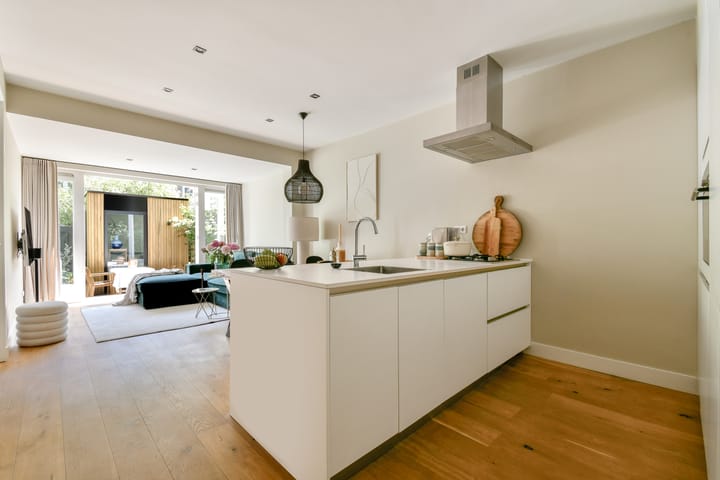 Photo 2 of Eemsstraat 13-H