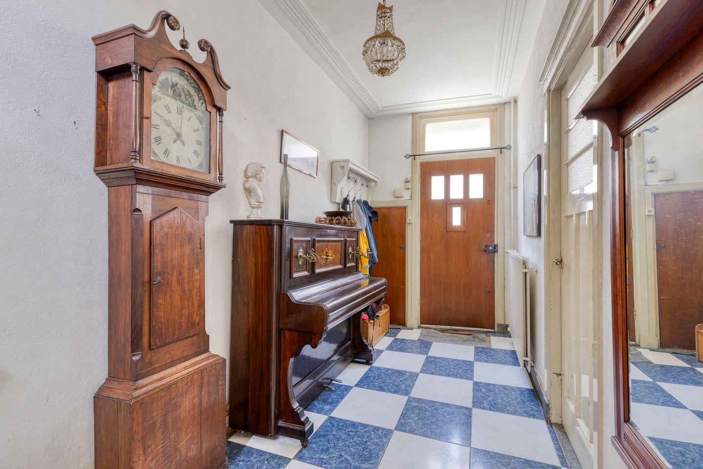 Photo 10 of Vrouwemadestraat 69