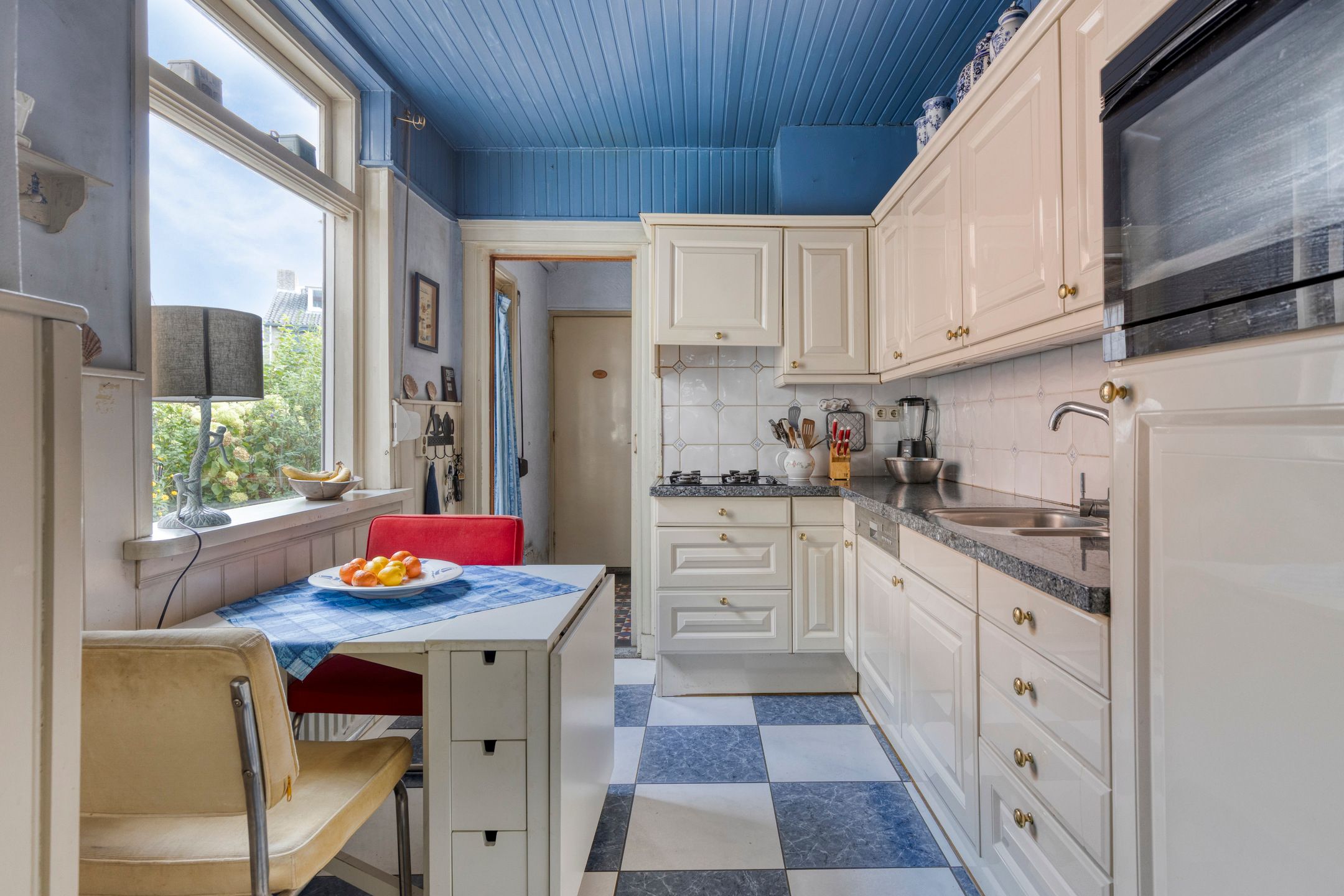 Photo 12 of Vrouwemadestraat 69