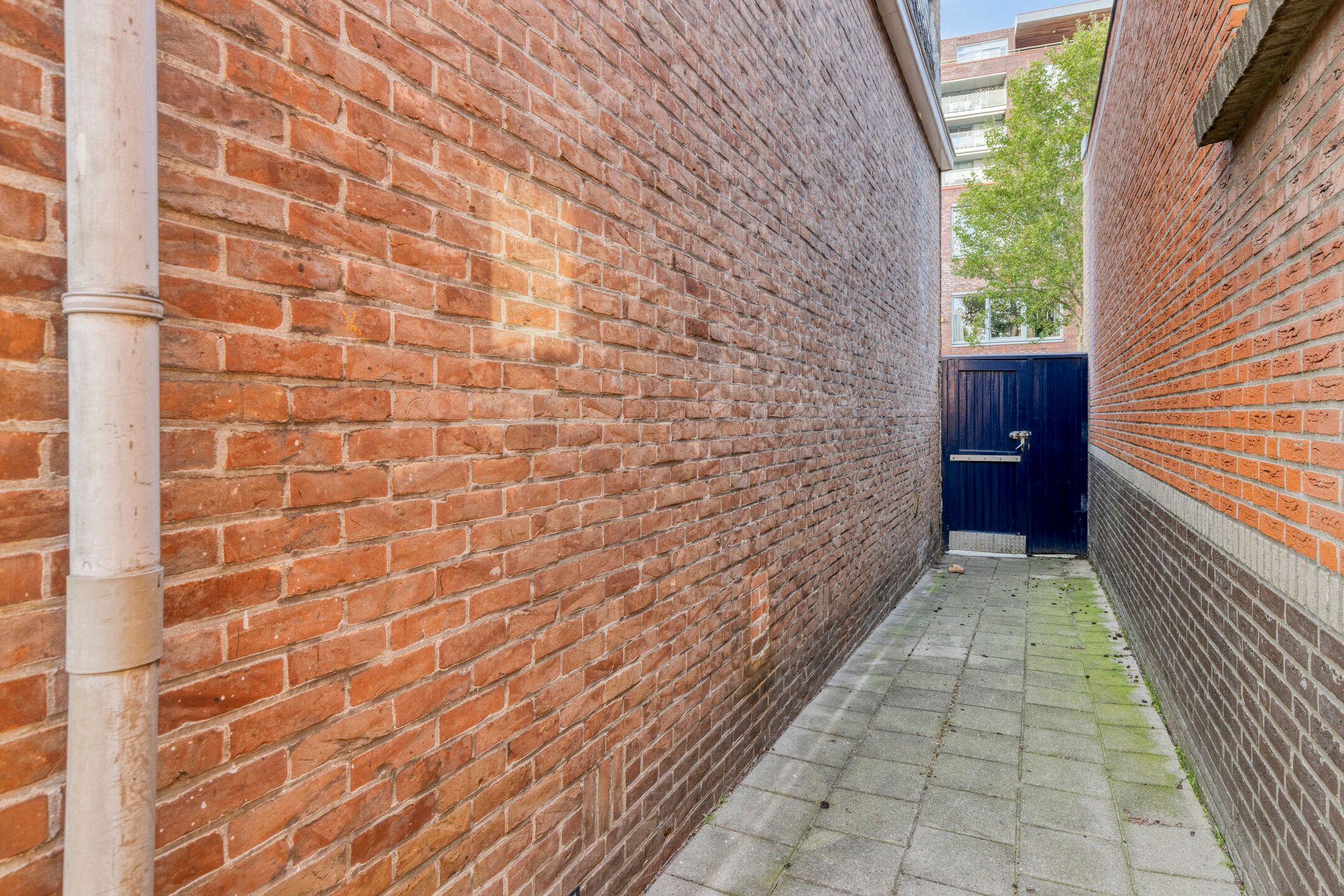 Photo 27 of Vrouwemadestraat 69