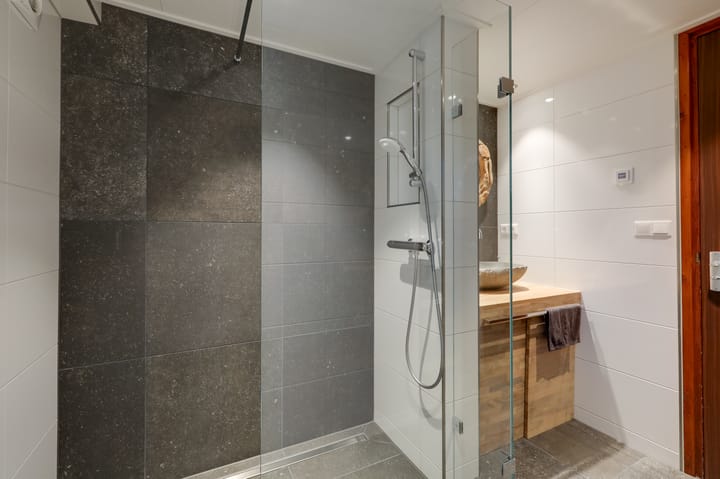 Foto 16 van Worth Rhedenseweg 17