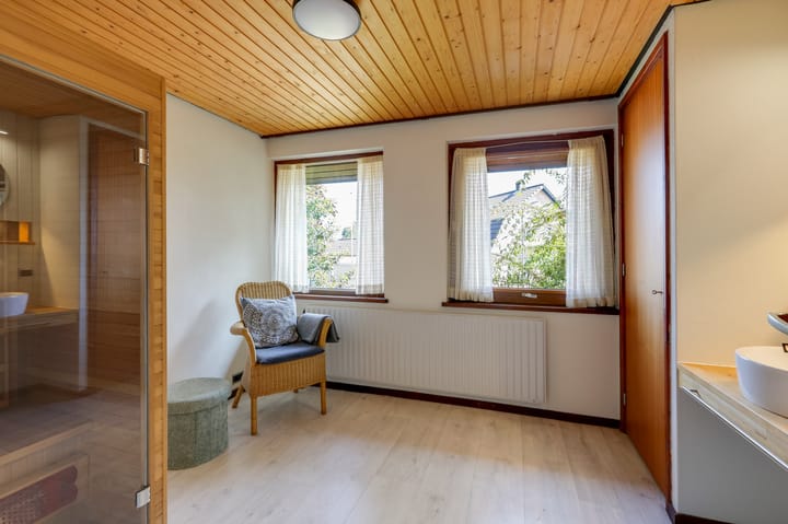 Foto 26 van Worth Rhedenseweg 17