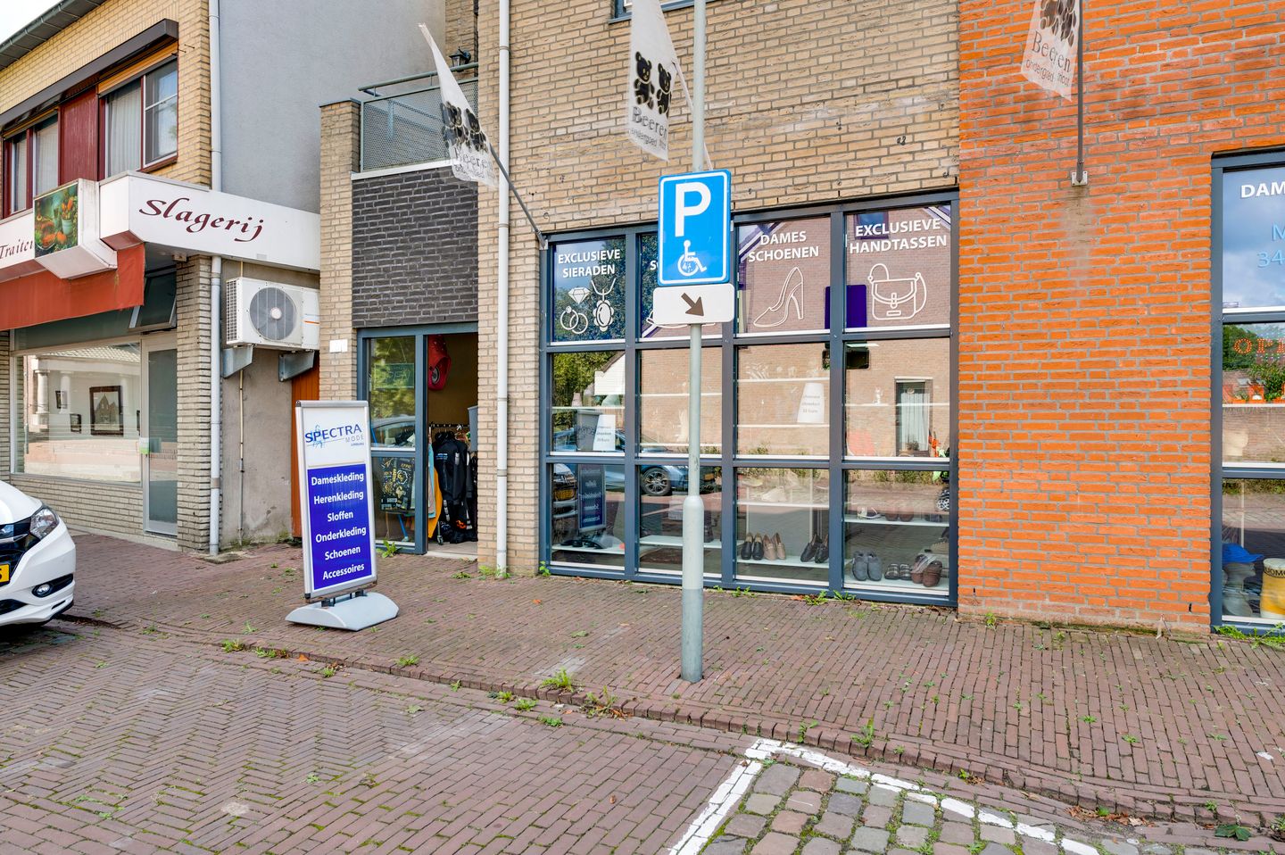 View photo 2 of Hoofdstraat 10-a