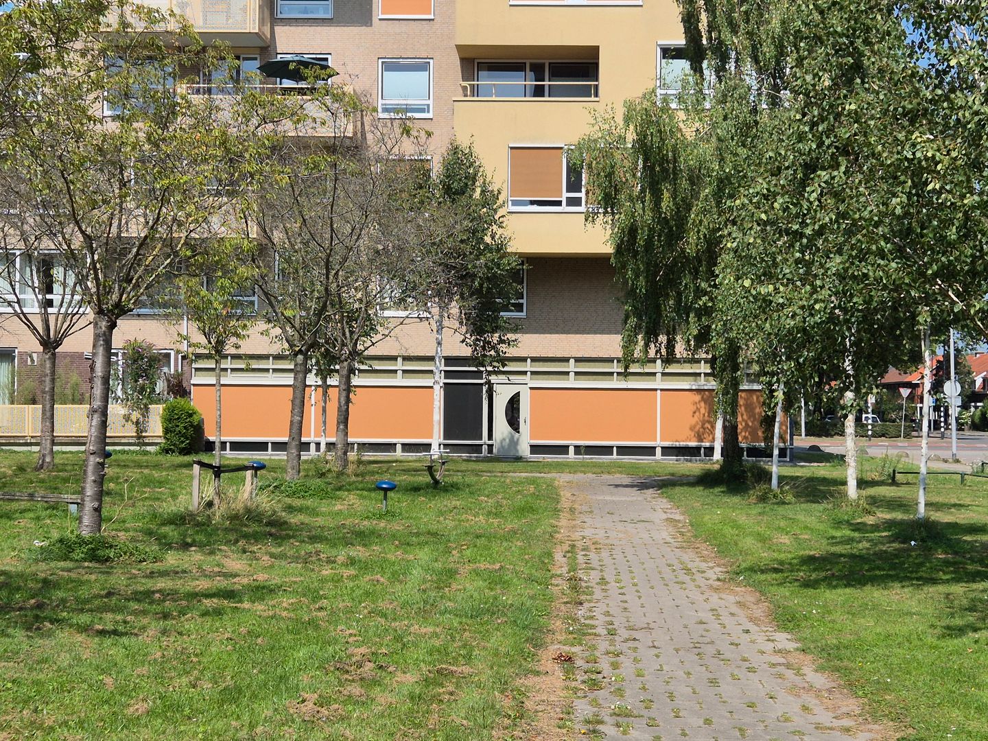 View photo 4 of Lotustuin 99