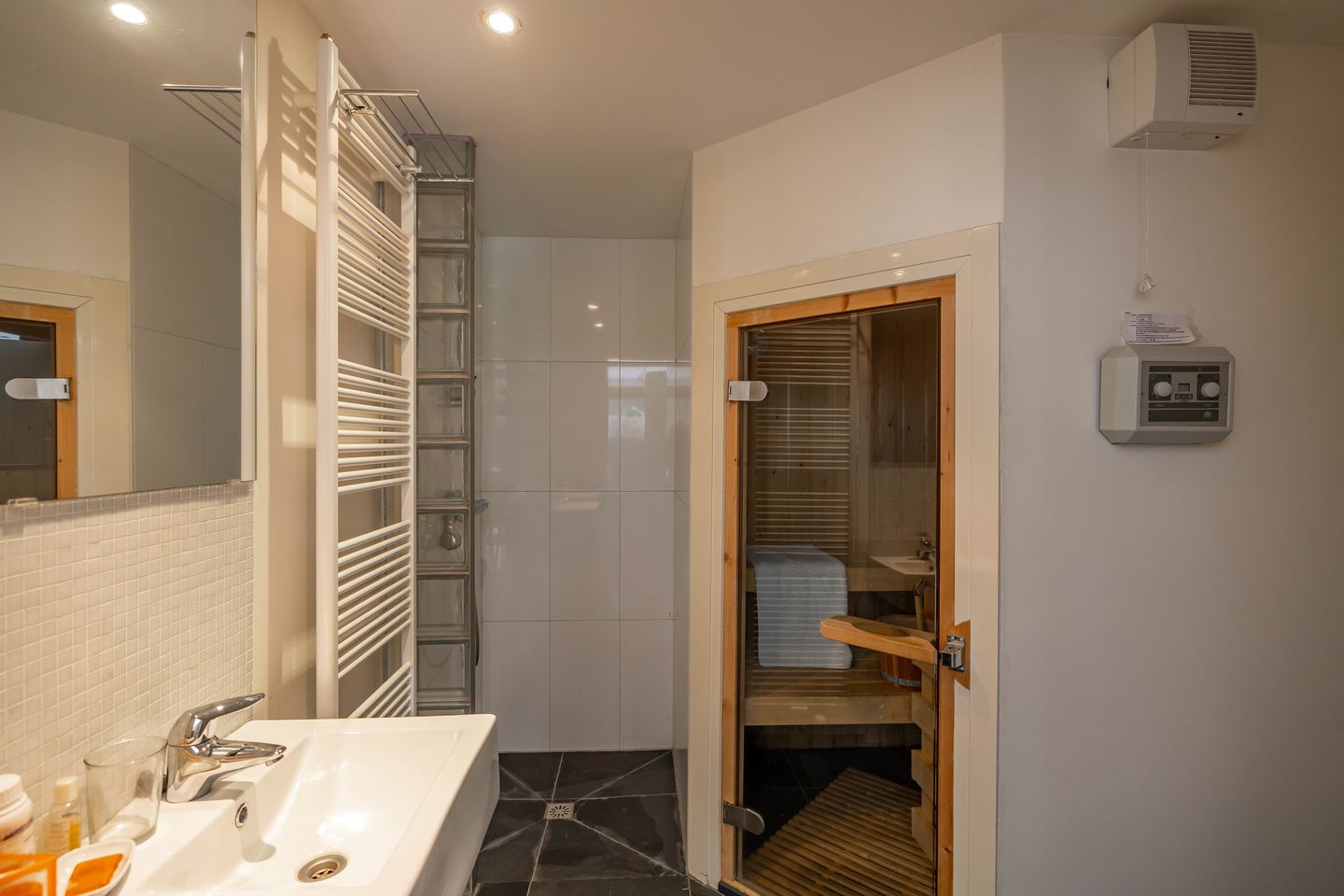 Foto 25 van Tynaarlosestraat 68