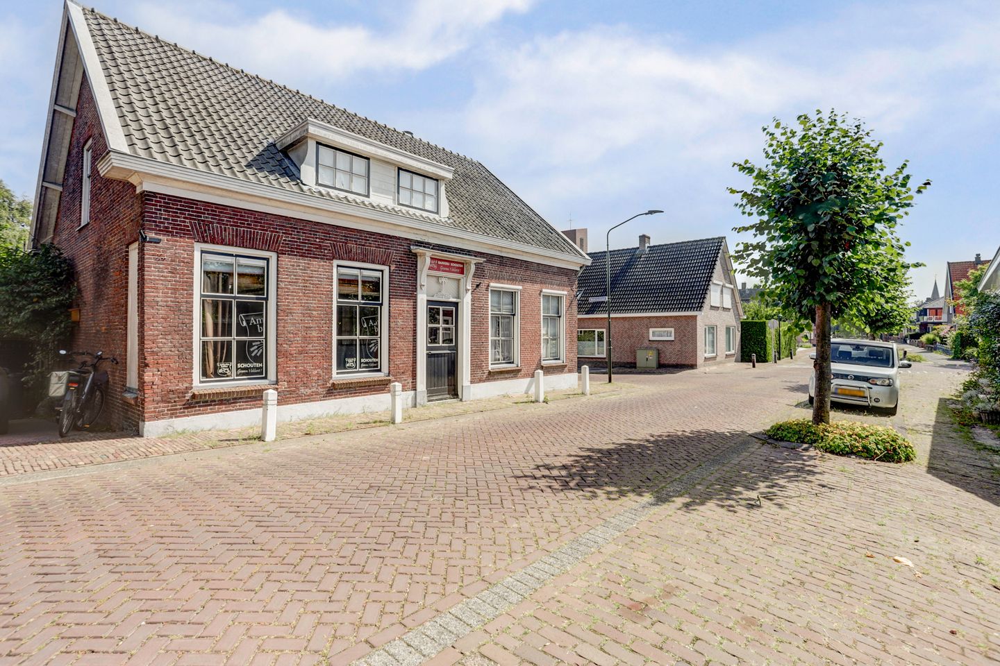 Bekijk foto 2 van Julianastraat 28