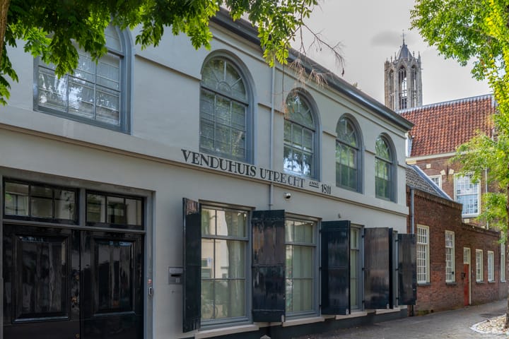 Pieterskerkhof 2