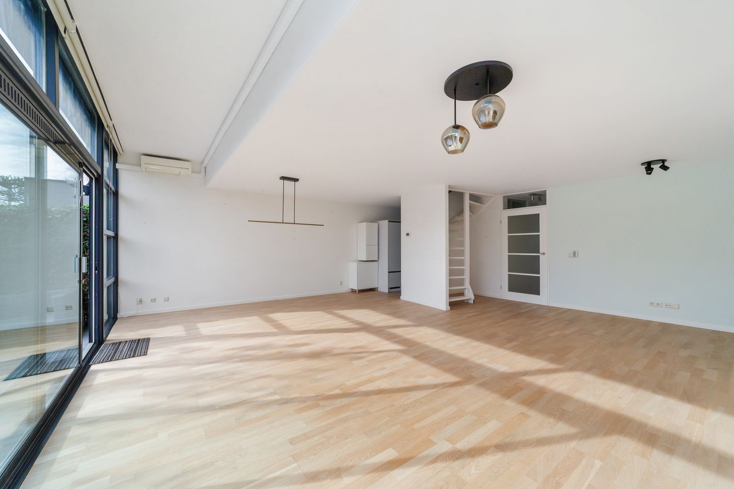 Photo 14 of Willem Hioolenstraat 41