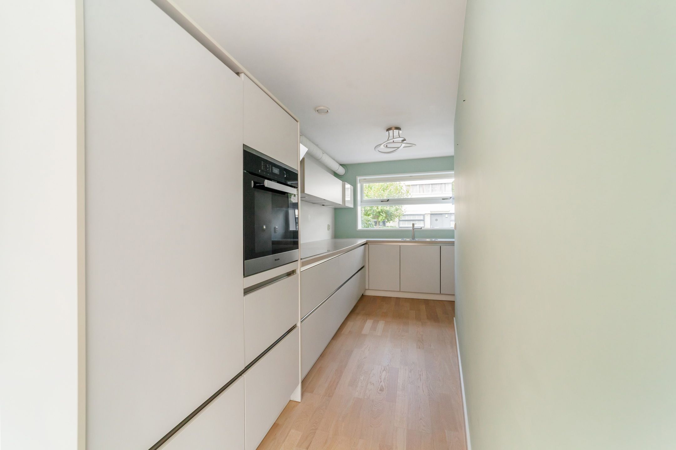 Photo 15 of Willem Hioolenstraat 41