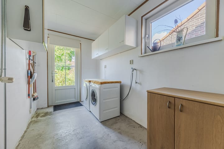 Photo 14 of Irenestraat 17