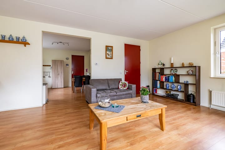 Photo 9 of M.H. Trompstraat 19