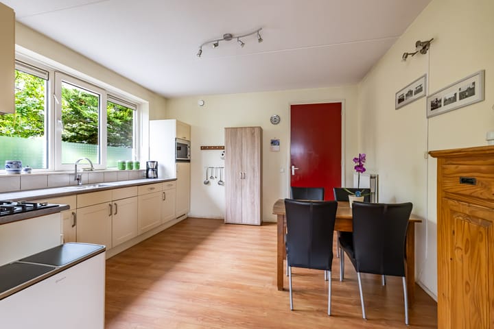 Photo 10 of M.H. Trompstraat 19