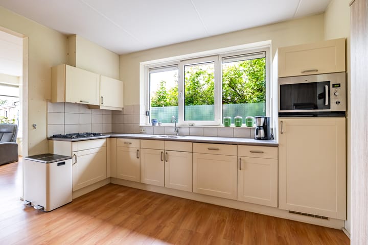 Photo 13 of M.H. Trompstraat 19