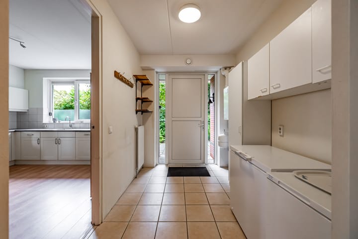 Photo 16 of M.H. Trompstraat 19