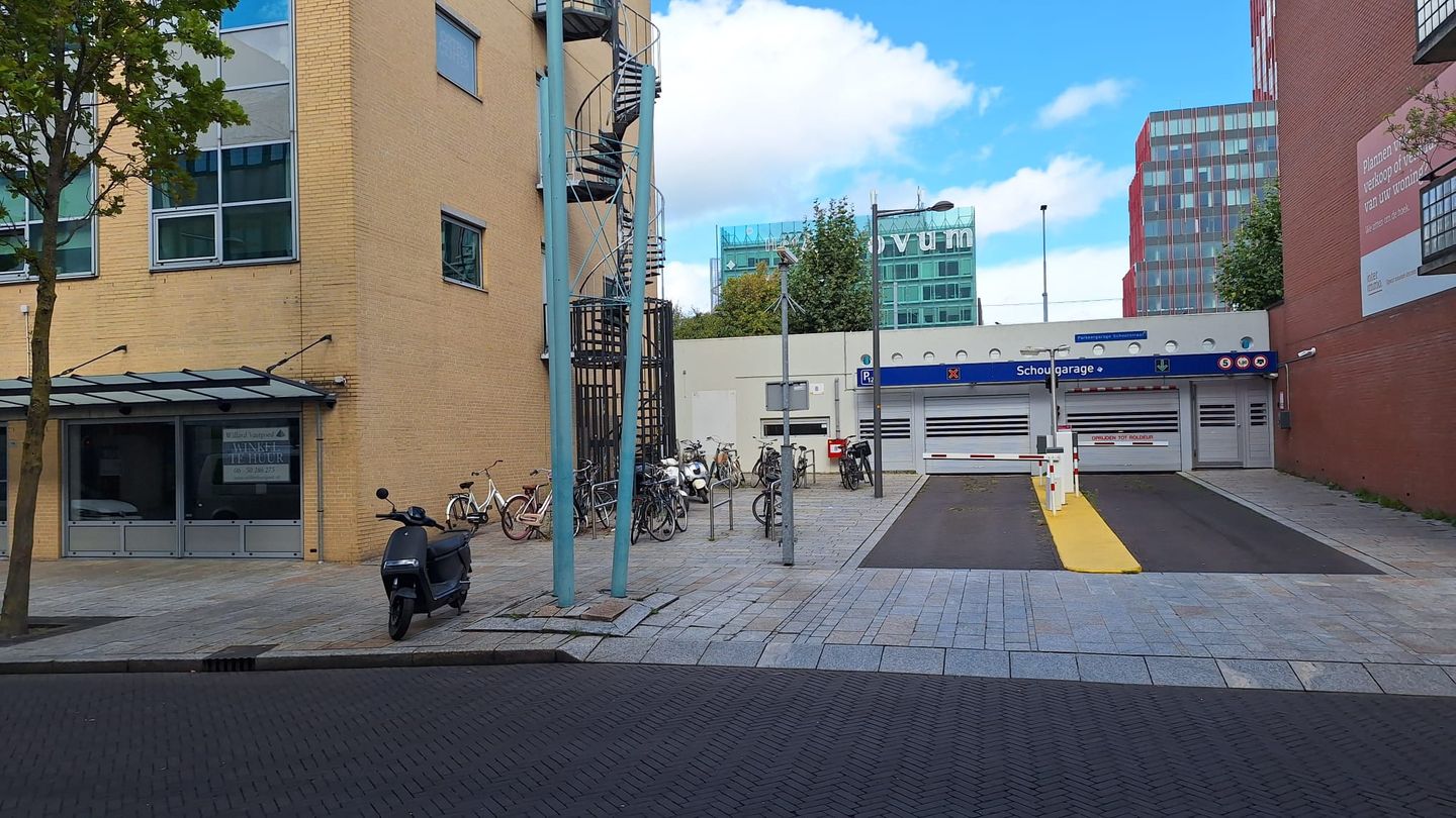 View photo 2 of Schoutstraat 110