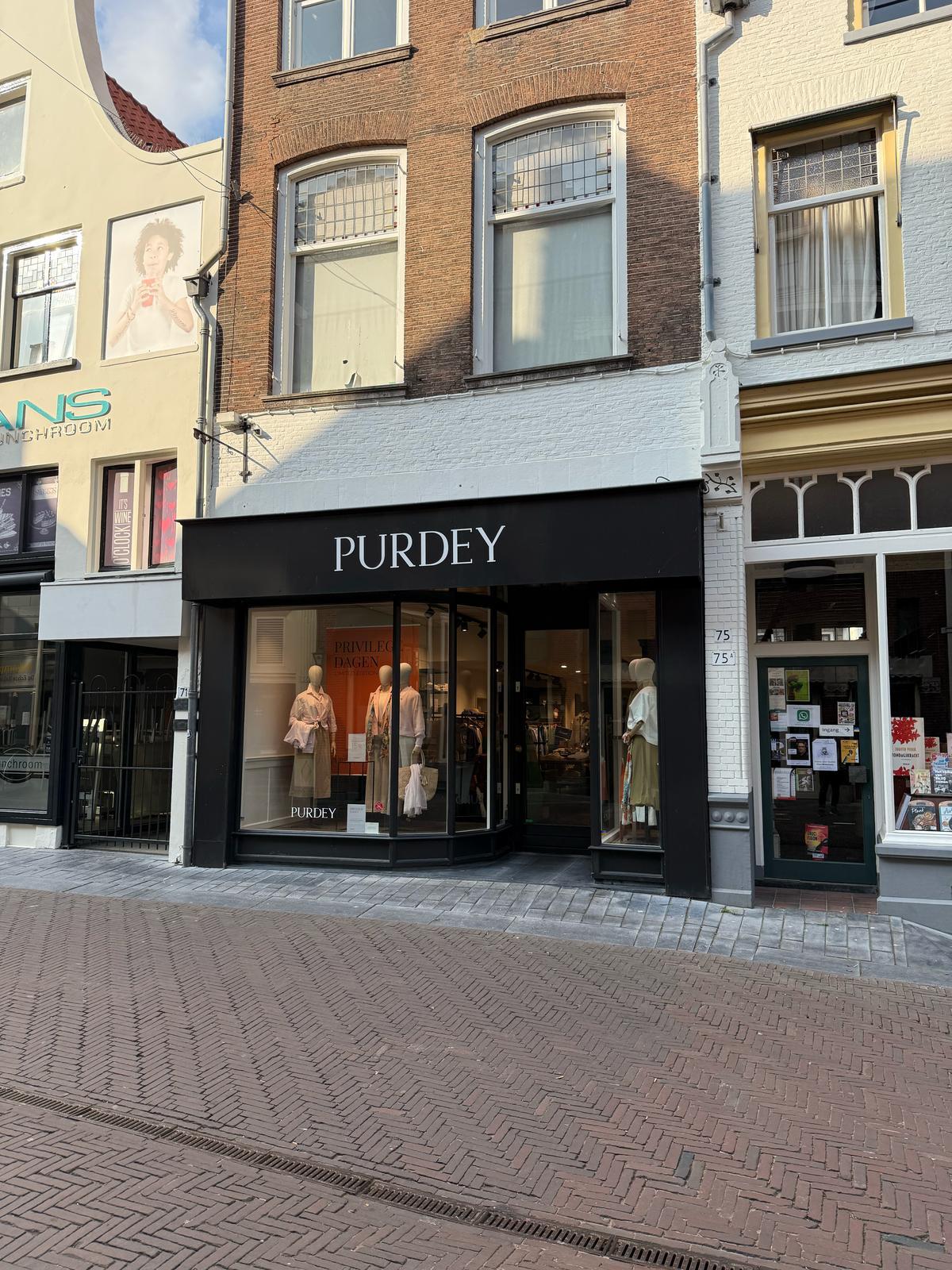 View photo 1 of Beukerstraat 73