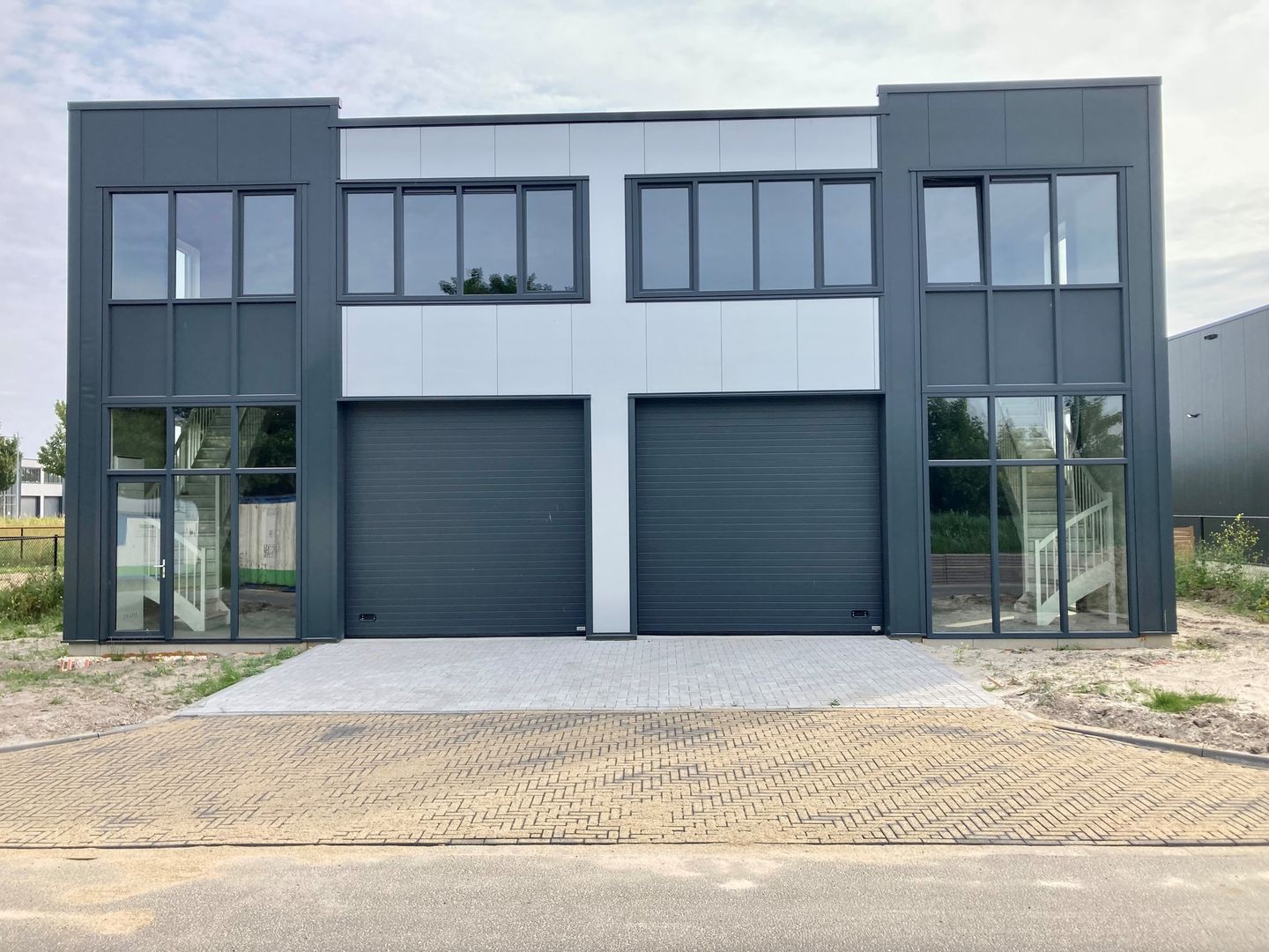 Bekijk foto 2 van Jachtwagen 17