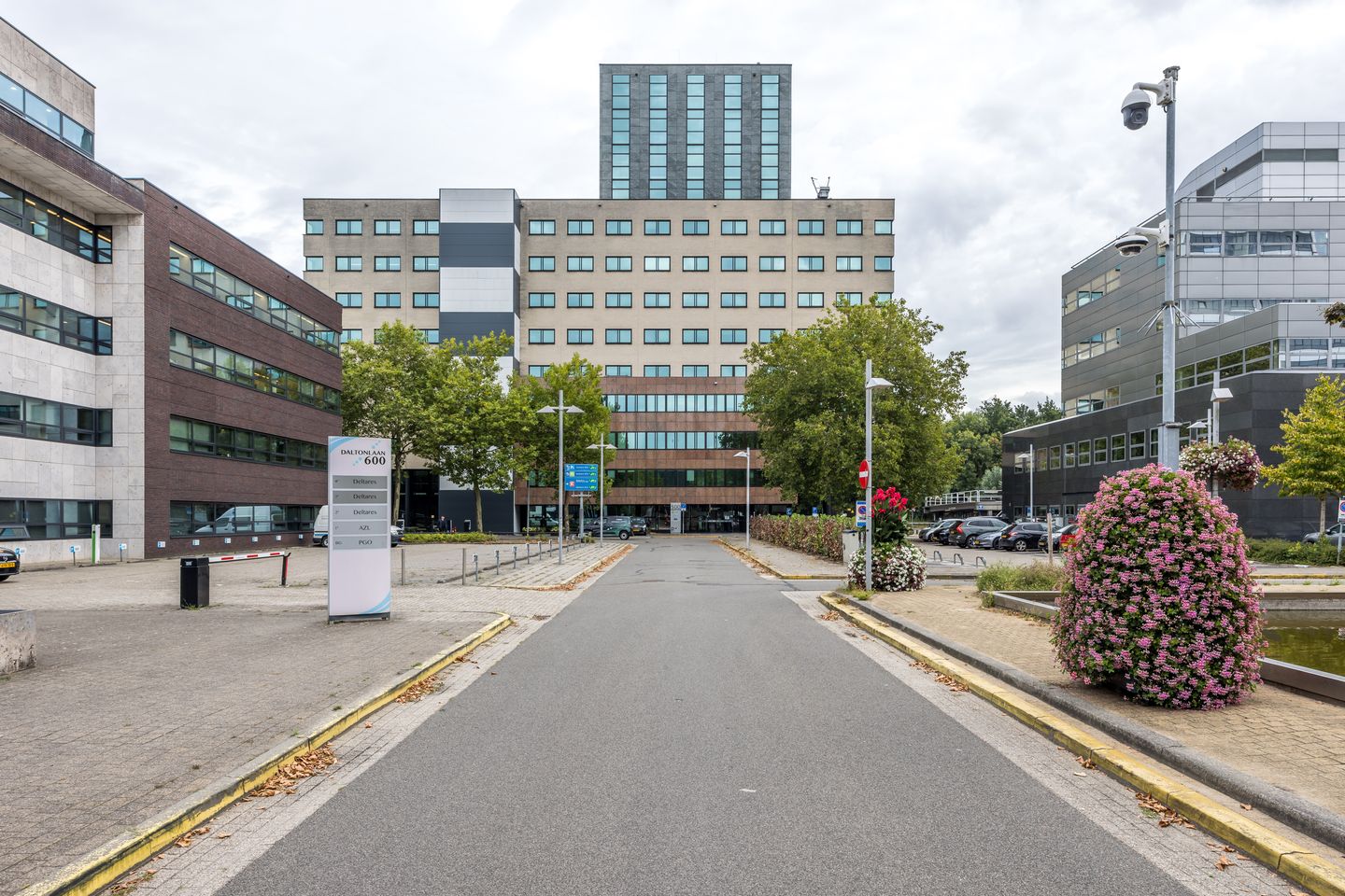 Bekijk foto 2 van Daltonlaan 500