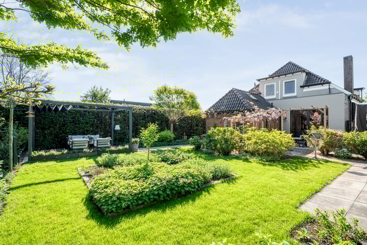 Foto 81 van Moerheimstraat 104