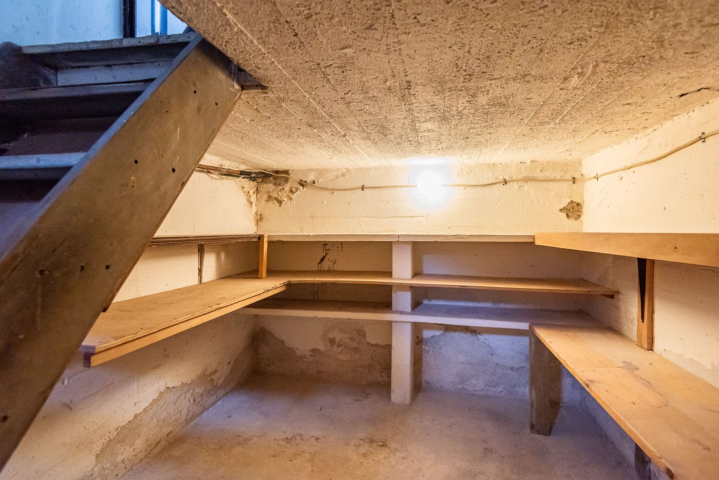 Photo 14 of Ankerstraat 9