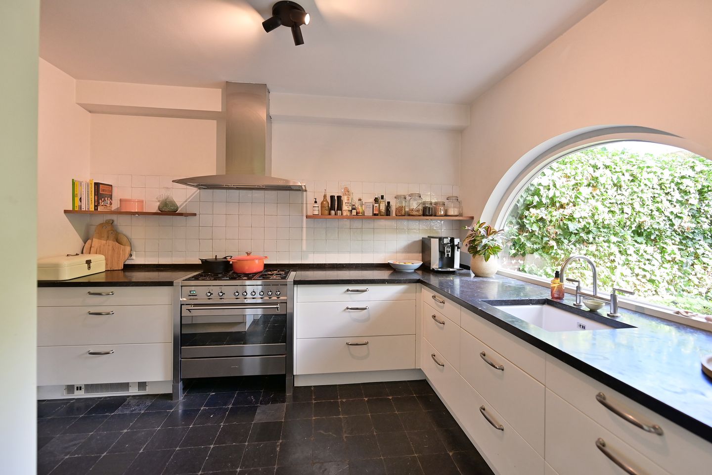 Foto 14 van B. van Rooijenstraat 60