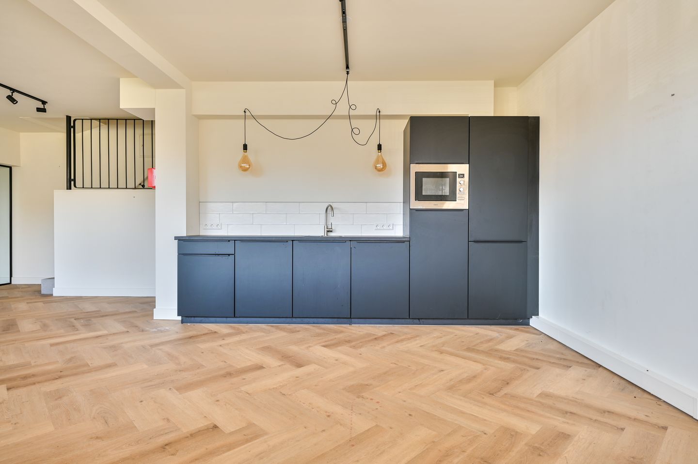 Bekijk foto 4 van Beneluxlaan 8