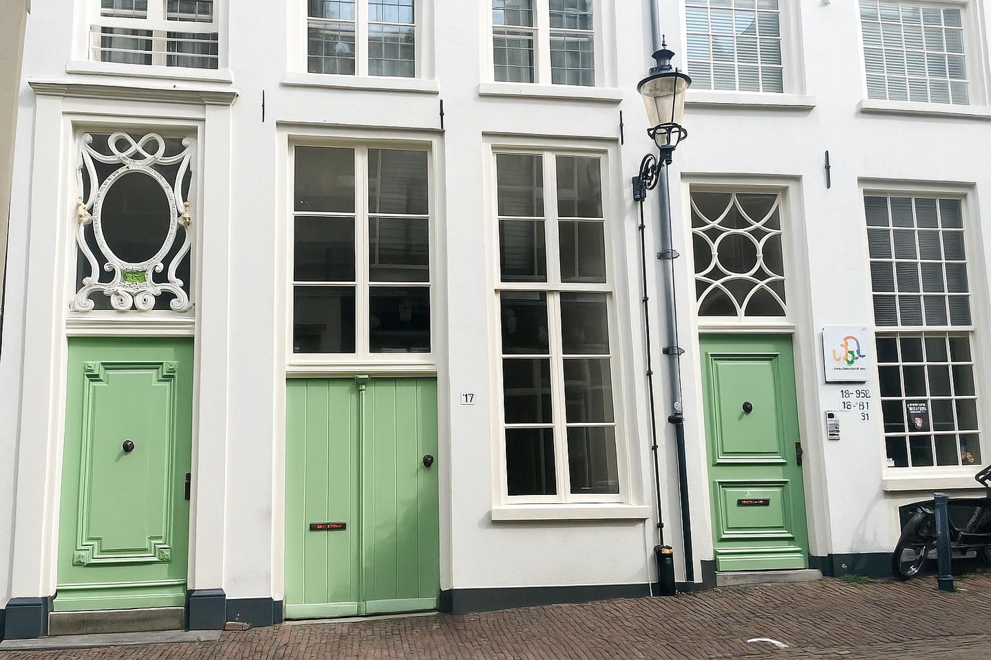 Bekijk foto 1 van Menstraat 17