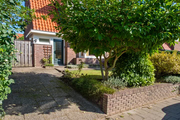 Photo 2 of Adama van Scheltemastraat 12