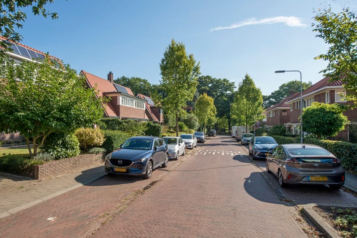 Photo 35 of Adama van Scheltemastraat 12