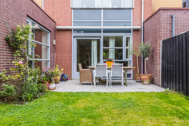 Photo 38 of Willem Hedastraat 16