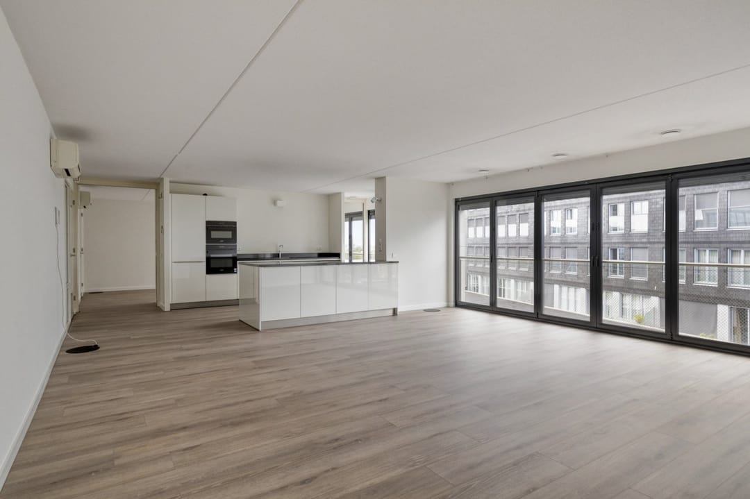 Foto 2 van Purperhoedenveem 108