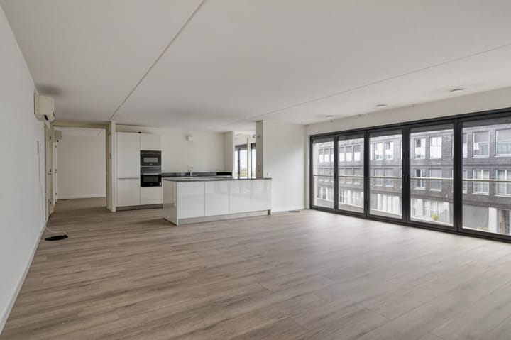 Foto 2 van Purperhoedenveem 108