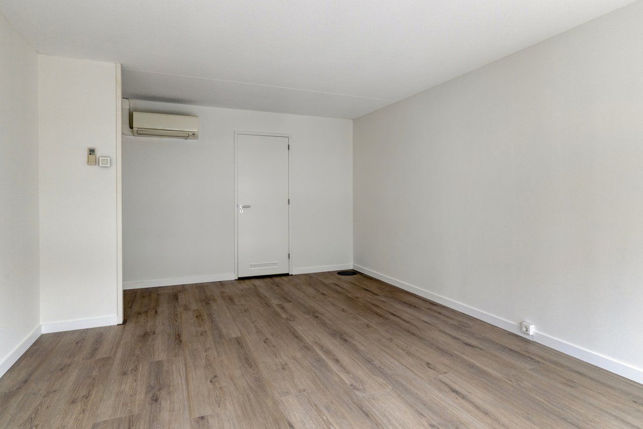 Foto 5 van Purperhoedenveem 108